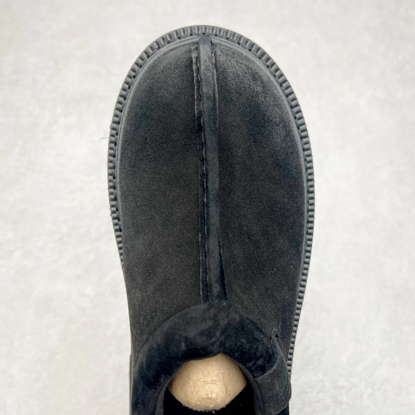 Pick up locally 💰600 UGG 6913 Tasman Lug suede round toe lightweight low-top lifestyle casual shoes. All shoes are made from the same factory as ZP. Longfeng A-grade Australian imported sheepskin and wool are integrated. Brand OEM production line fully follows the ZP process. OEM original pattern maker adheres to the principle of no original shoes and no development selection. Pay attention to every detail. The most authentic version on the market TREADLITE "Light Wing" technology outsole Lightweight/durable/flexible/pile size: 40 41 42 43 44 Coding: yby2936060